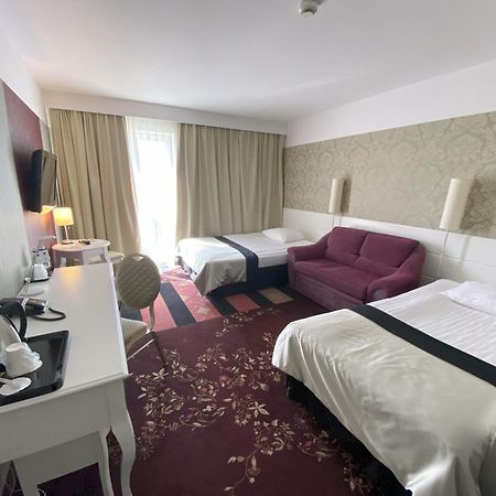 Hotel Lamberton Ołtarzew Εξωτερικό φωτογραφία