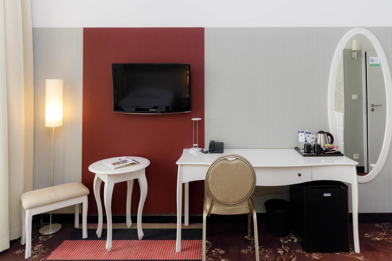 Hotel Lamberton Ołtarzew Εξωτερικό φωτογραφία