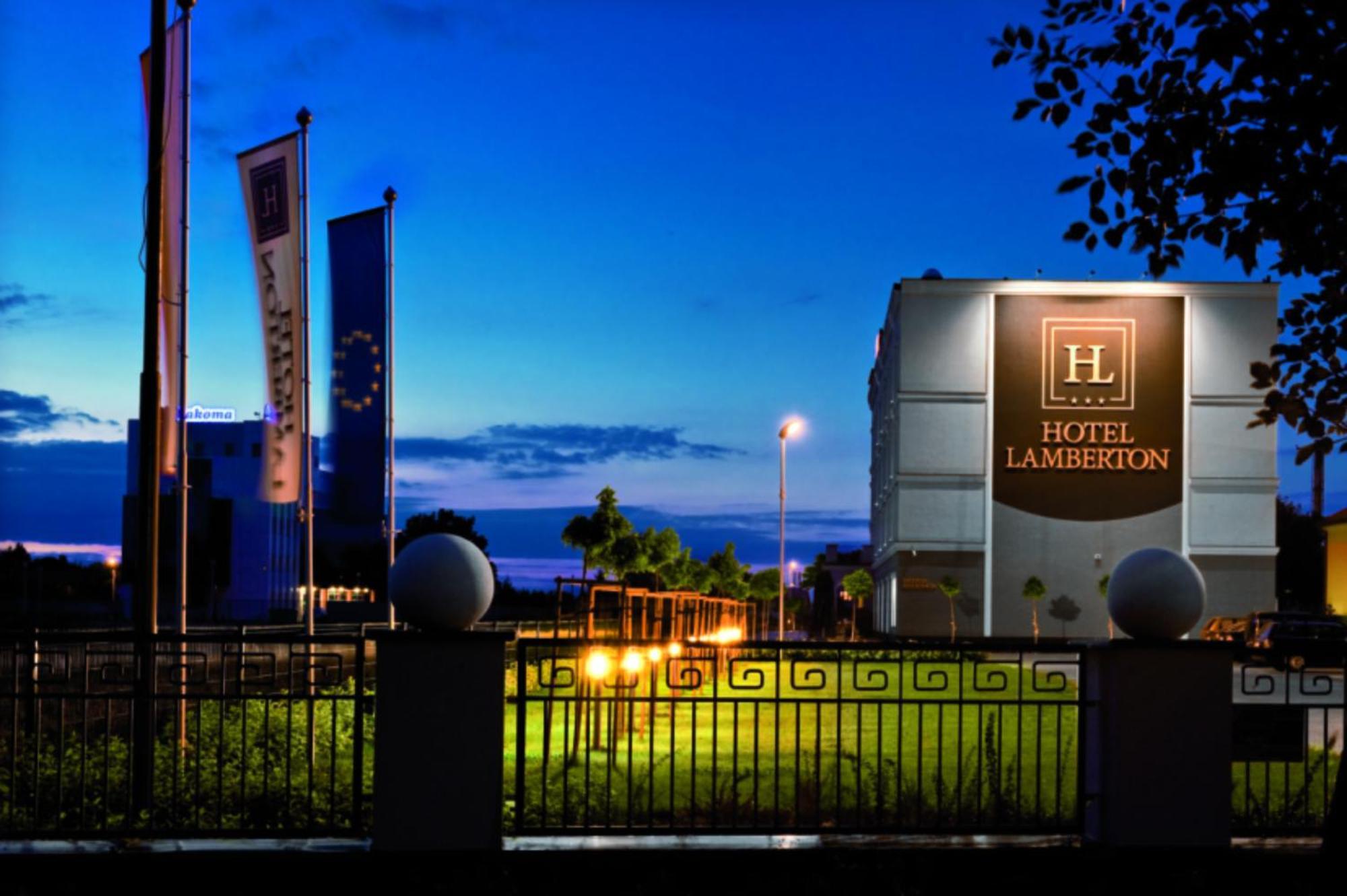 Hotel Lamberton Ołtarzew Εξωτερικό φωτογραφία