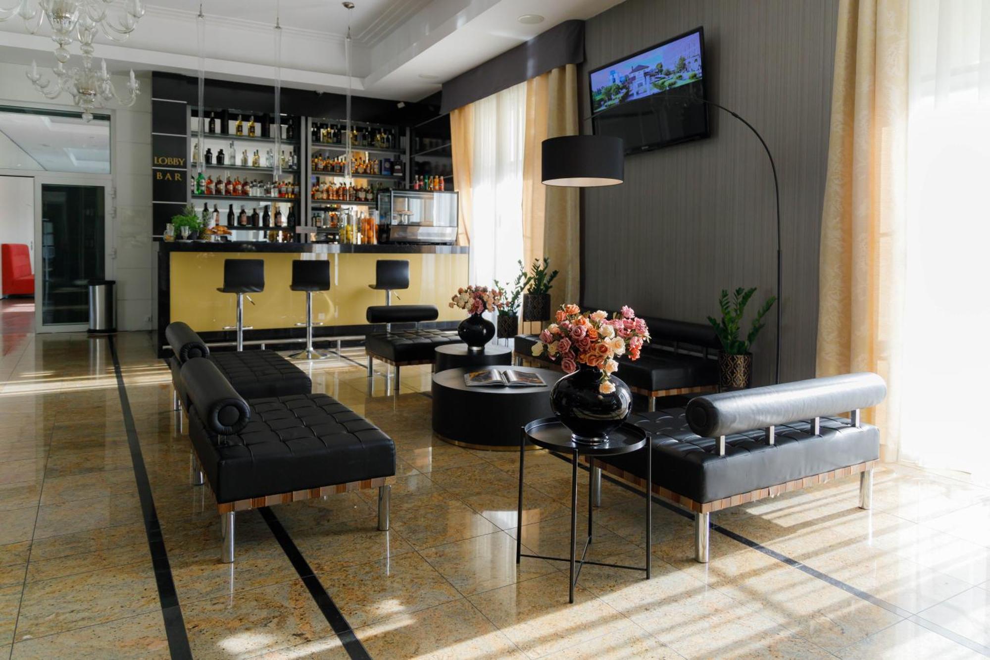 Hotel Lamberton Ołtarzew Εξωτερικό φωτογραφία